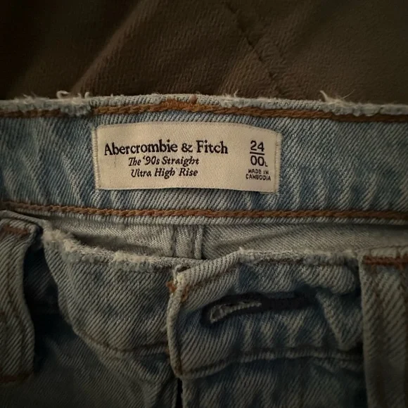 Abercrombie Ultra High Rise 90s Straight Jean - Picture 4 of 5